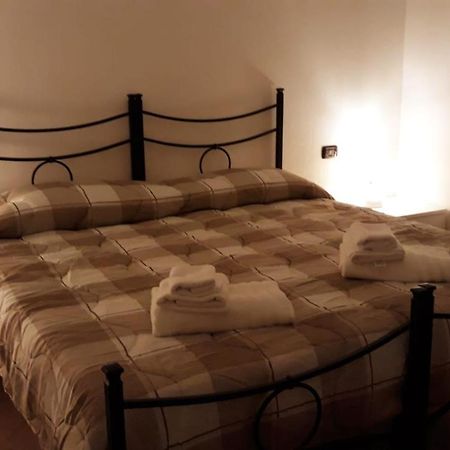 Le Tre Stelle Bed & Breakfast Ronco allʼAdige Dış mekan fotoğraf
